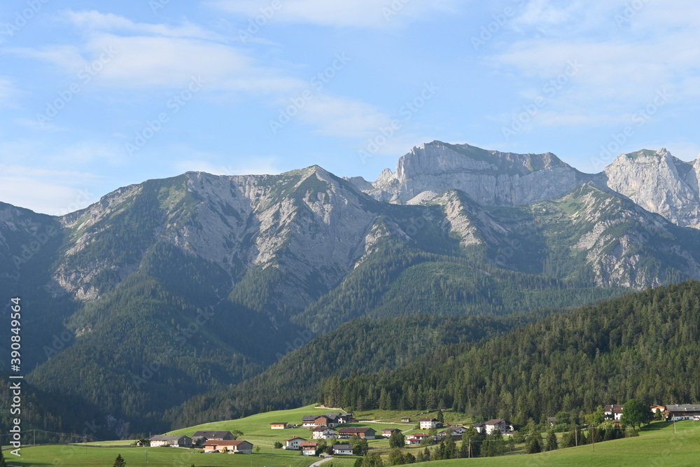 Wandern Bergsteigen auf den Guffert den Hausberg der Münchner in Tirol Österreich bei Achenkirch Rofan