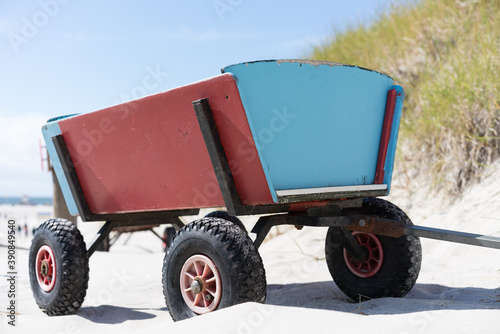 Bollerwagen am Strand