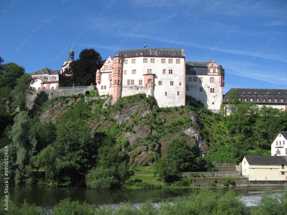 Schloss Weilburg an der Lahn mit Residenzstadt in Hessen