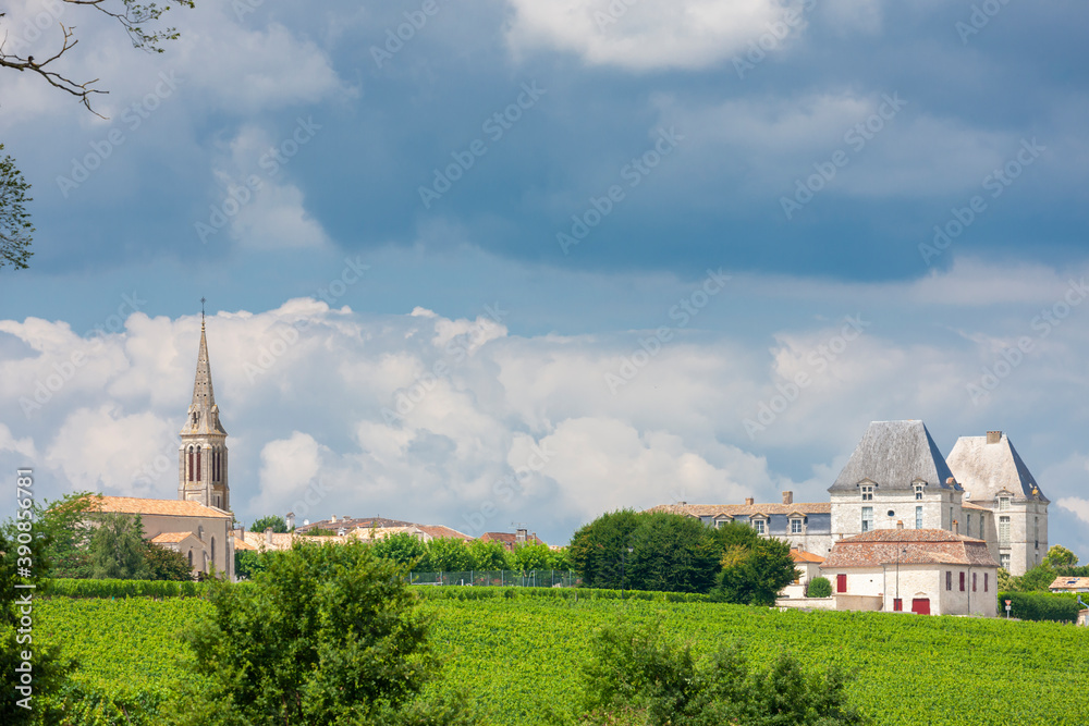 church with vineyard in Saussignac near Monbazilac, France