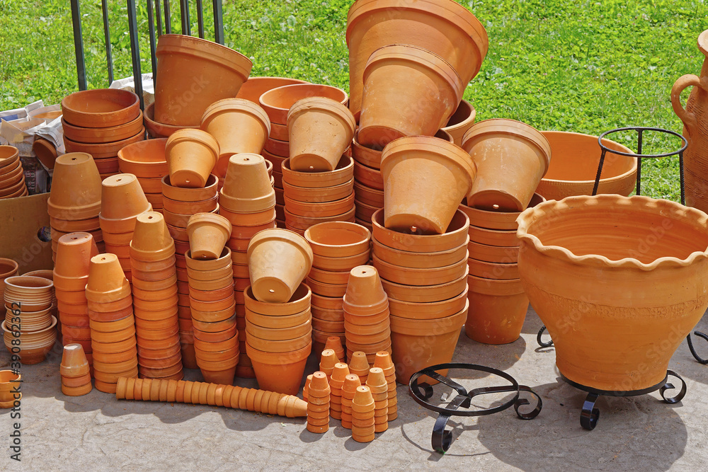 Clay flower pots Clay flower pots