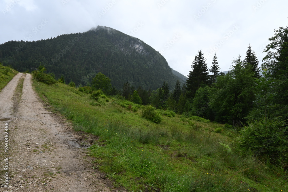 Wandern in der Kaiserklamm in den Tiroler Alpen