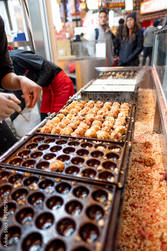 Flipping Teppanyaki Balls, street food, osaka, japan, December 17, 2018