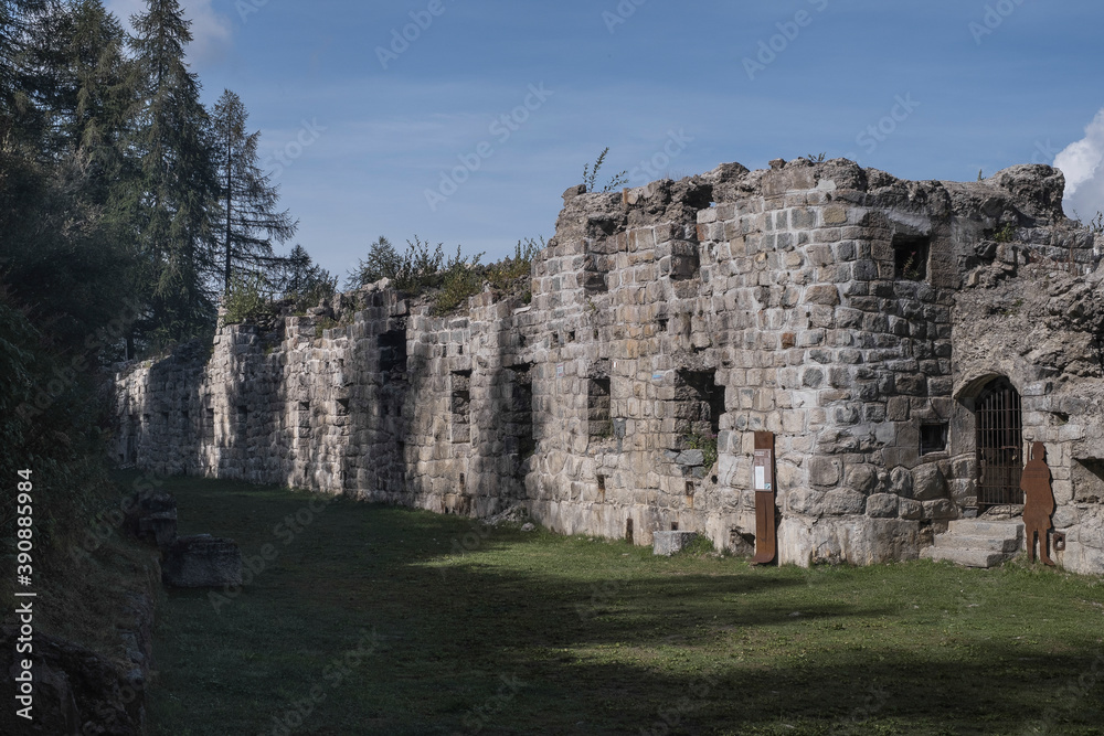 Ruinen eines Forts am Tonalepass