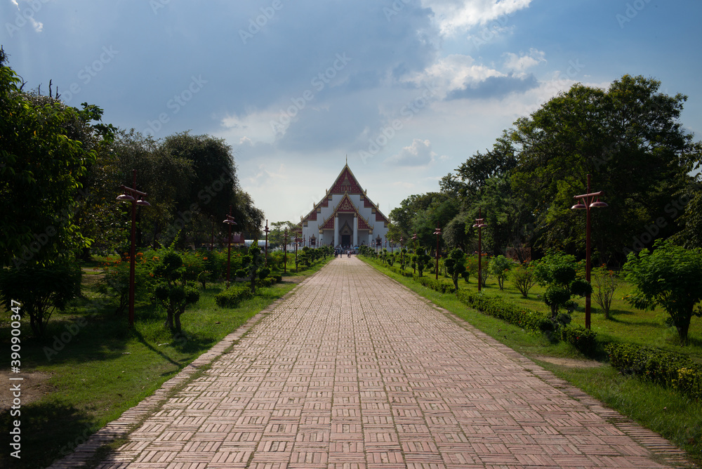 Φωτογραφία Ayutthaya was founded in 1351 by King U Thong, who proclaimed it the capital of his kingdom, often referred to as the Ayutthaya kingdom or Siam