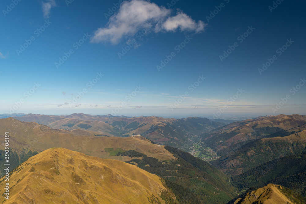 Φωτογραφία Views from the Sacroux peak of the French side with the village of Bagneres de L