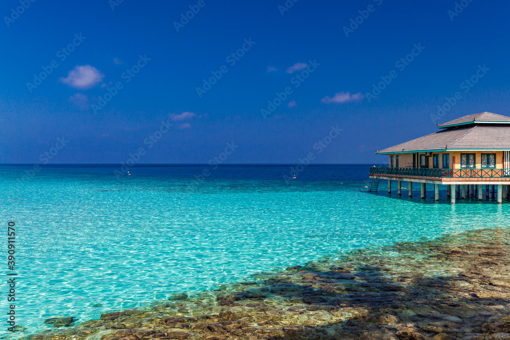 Obraz premium Beautiful summer beach paradise with sandy beach and villas