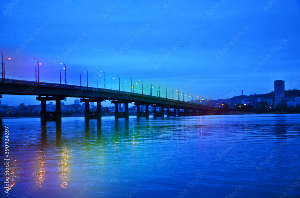 Fototapeta premium Russian Saratov October 30, 2020: bridge over the Volga in autumn