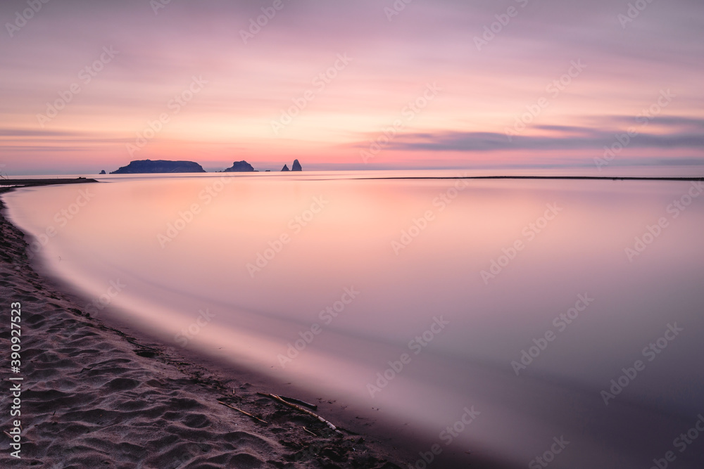 Obraz premium Beautiful sunrise at the sea (The Medes Islands, Mediterranean Sea, Costa Brava, Estartit, Catalonia, Spain)