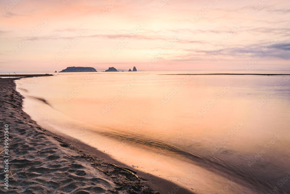Obraz premium Beautiful sunrise (The Medes Islands, Costa Brava, Estartit, Catalonia, Spain)