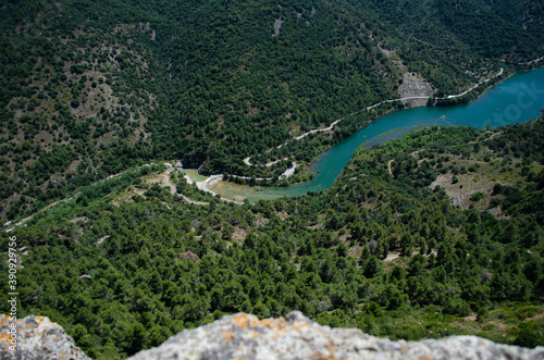 Imagen del embalse de Siurana en el Priorat. Toll del forn en el Panta de Siurana, luga de baño. 