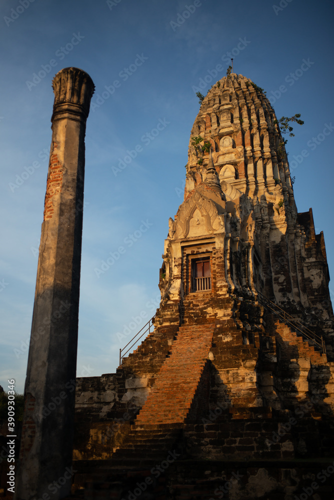 Φωτογραφία Ayutthaya was founded in 1351 by King U Thong, who proclaimed it the capital of his kingdom, often referred to as the Ayutthaya kingdom or Siam
