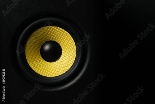 Głośnik żółto-czarny