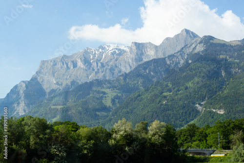 Panorama de montagnes dans les Alpes
