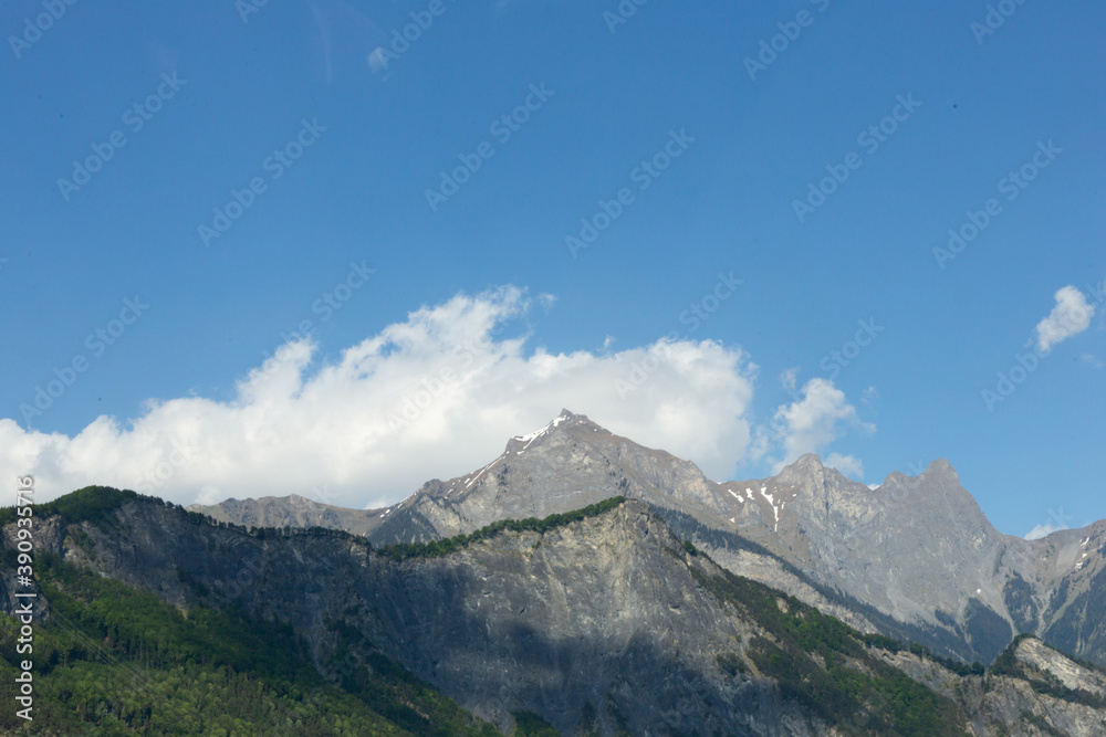 Panorama de montagnes dans les Alpes