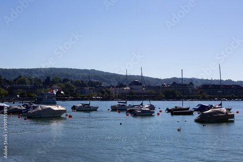Hivernage des bateaux dans une marina en Suisse
