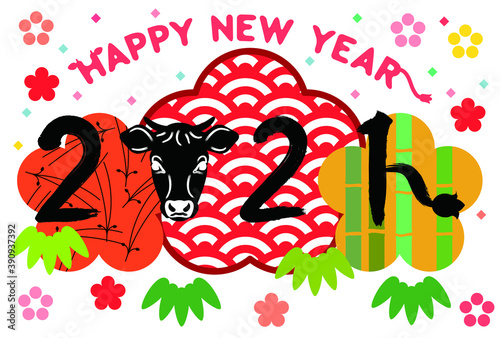 白背景に描かれた日本の伝統柄と丑年の年賀状テンプレート