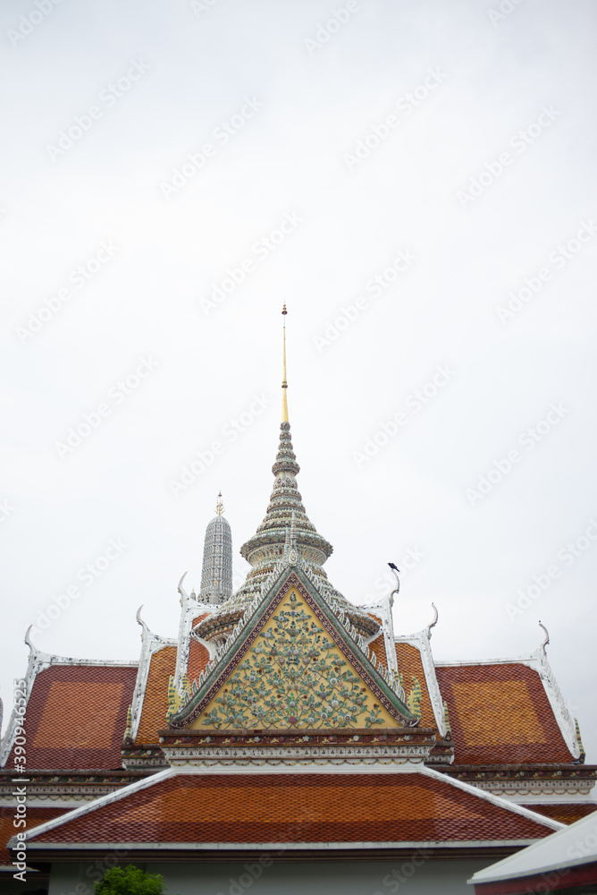 Fototapeta premium Wat Arun is a Buddhist temple in Bangkok Yai district of Bangkok, Thailand, on the Thonburi west bank of the Chao Phraya River. The temple derives its name from the Hindu god Aruna.