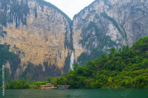 Canvastavla Autumn scenery of Jianshiye Three Gorges Scenic Area in Enshi, Hubei, China
