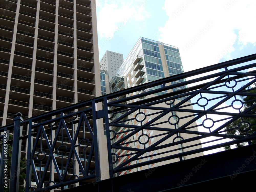 Naklejka premium Bridge in the city