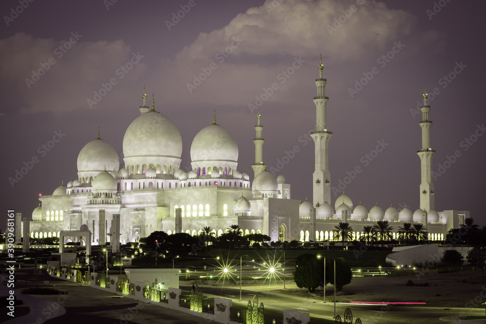 Obraz premium sheikh zayed grand mosque in abu dhabi, united arab emirates