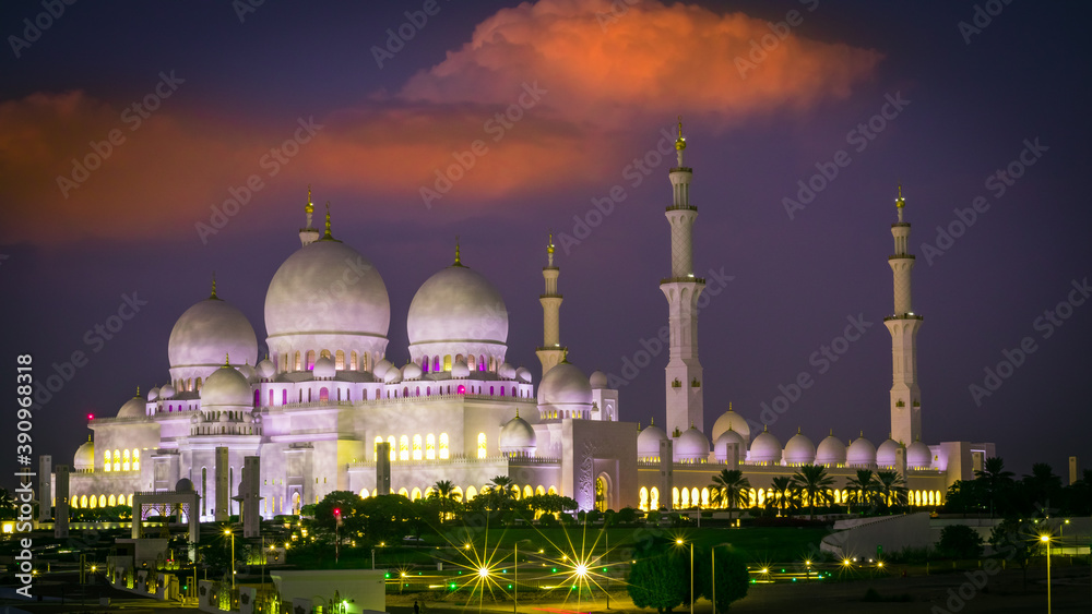Obraz premium sheikh zayed grand mosque in abu dhabi, united arab emirates
