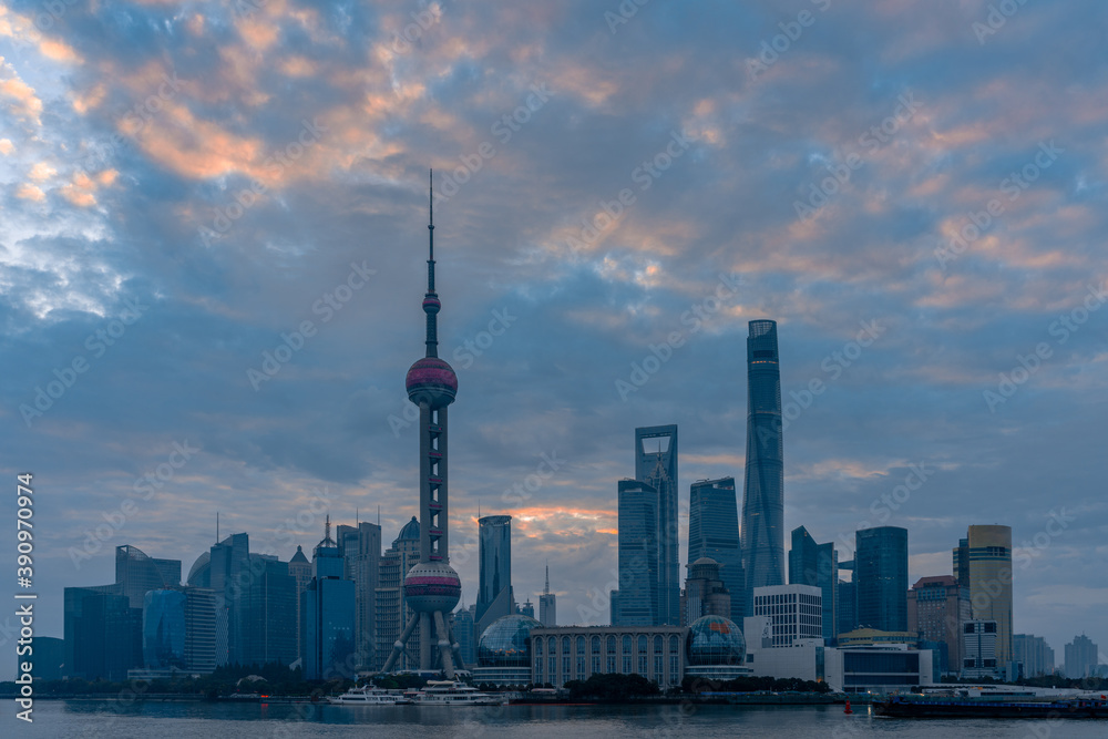 Fototapeta premium Sunrise view of Lujiazui, the financial district in Shanghai, China, on a cloudy day.