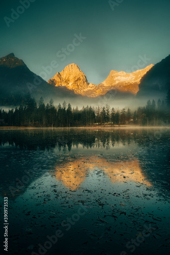 Sonnenaufgang am Schiederweiher mit Blick auf den Großen Priel