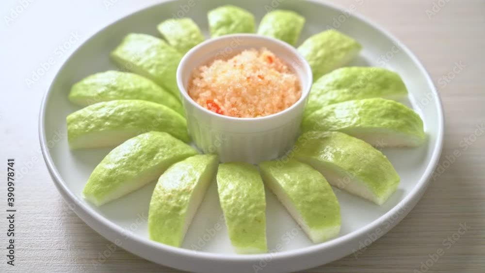 Fresh Guava Sliced with Chili and Salt Dipping Fresh Guava Sliced with Chili and Salt Dipping