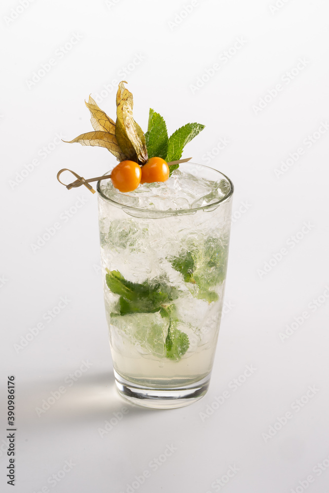 Foto de Summer refreshing cocktail with ice and alcohol. Sprite, liquor