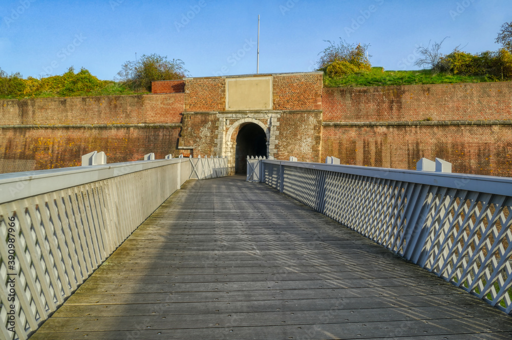 Fototapeta premium Brücke zu einer historischen Festung in Jülich