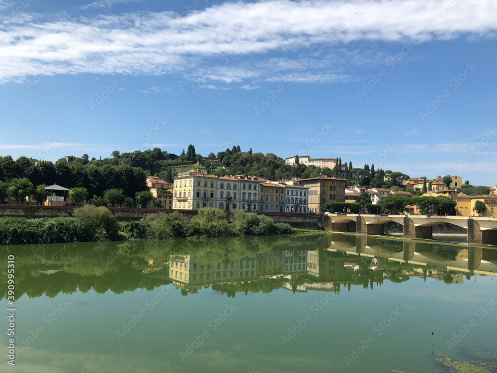 arno river and ponte vecchio city