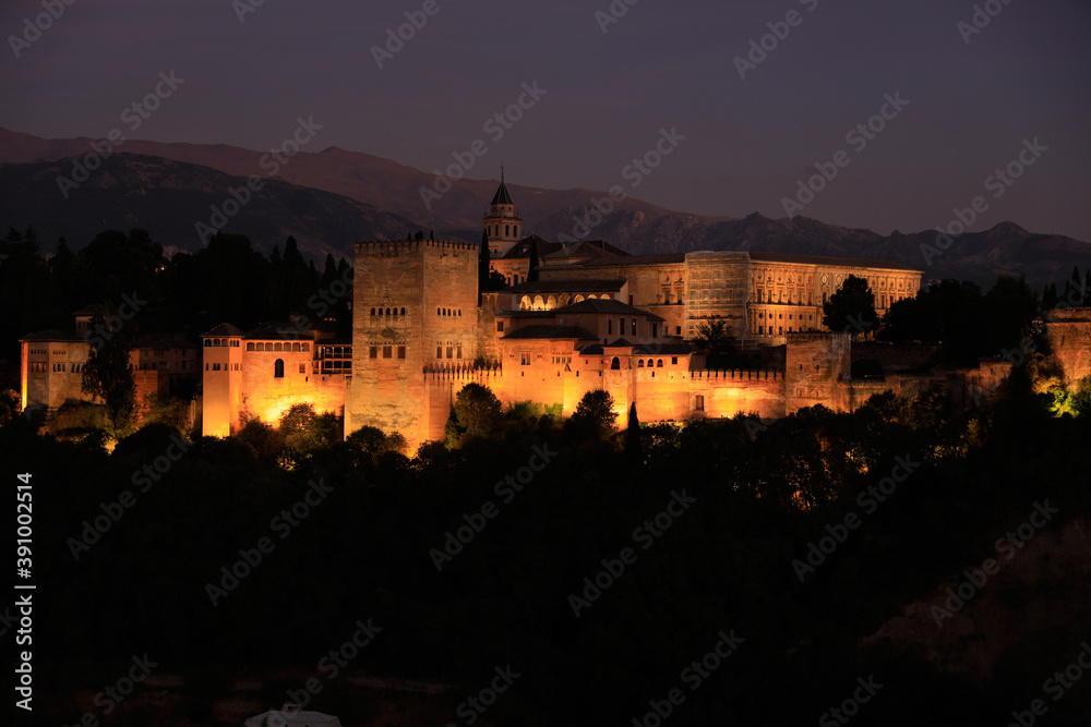 Palais de l'Alhambra à Séville de nuit