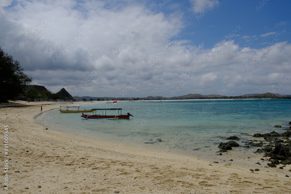 Indonesia Lombok - Tanjung Aan Beach with white sand - Pantai Tanjung Aan Indonesia Lombok - Tanjung Aan Beach with white sand - Pantai Tanjung Aan