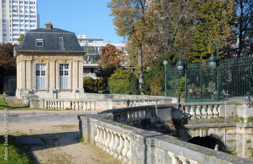 Ville de Choisy-le-Roi, pavillon d'entrée de l'ancien château (aujourd'hui l'Hôtel de Ville), département du Val-de-Marne, France photo