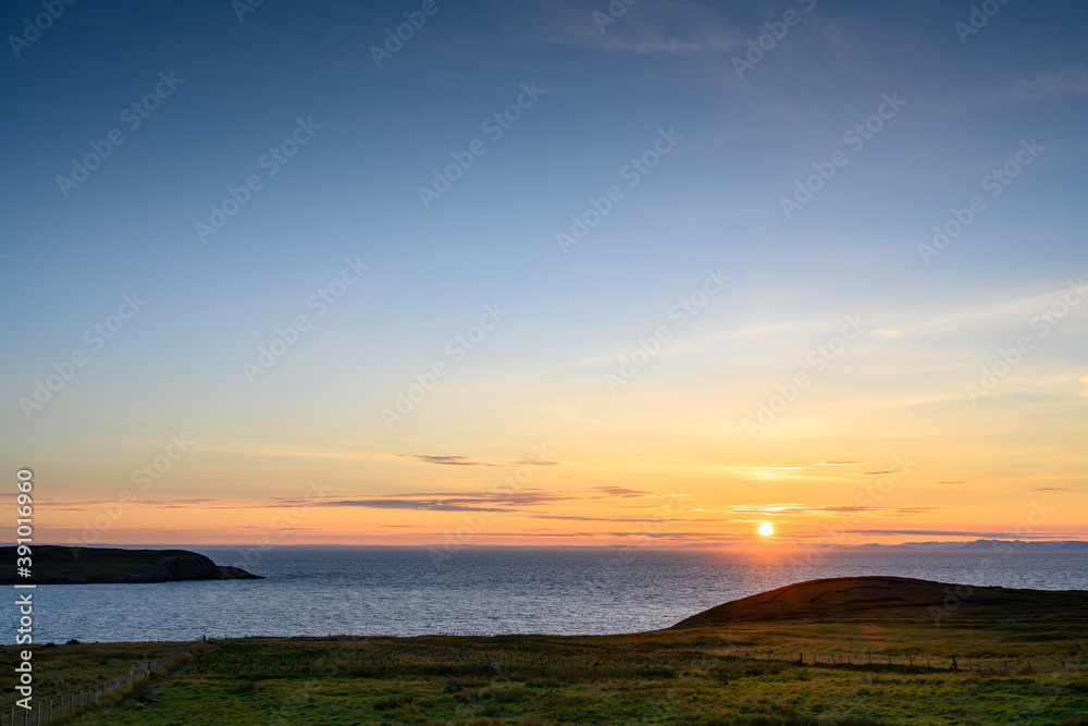 Sonnenuntergang über dem Atlantik, Isle of Lewis, Schottland, Großbritannien