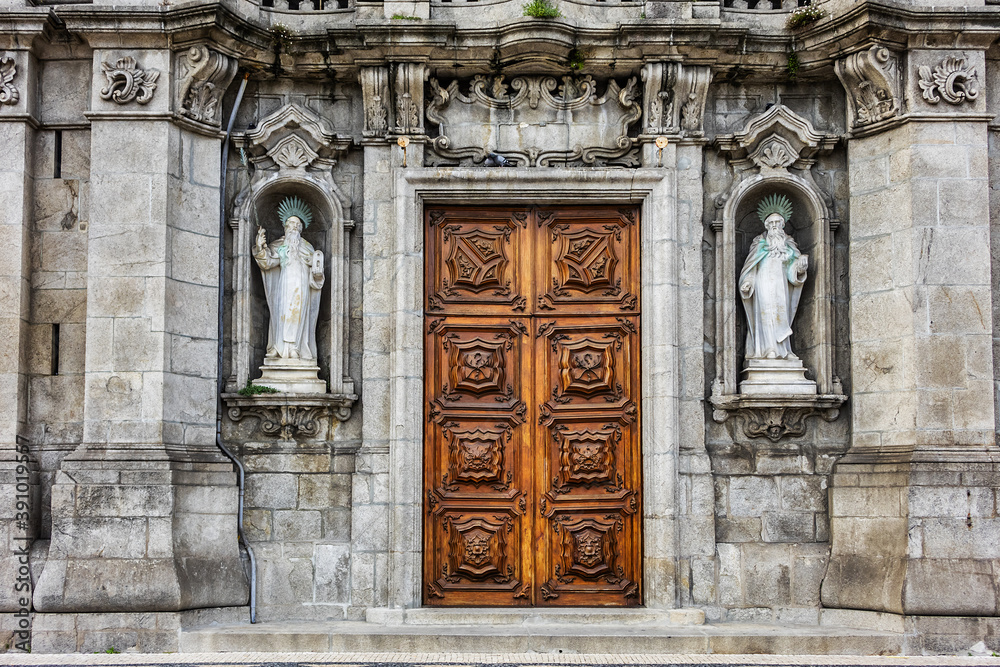 Porto Church of the Venerable Third Order of Nossa Senhora do Carmo (Igreja do Carmo, XVIII century) located at the intersection between Carlos Alberto Square and Rua do Carmo. Porto, Portugal.