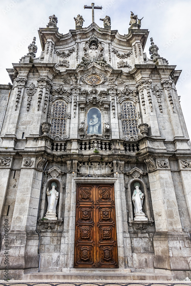 Porto Church of the Venerable Third Order of Nossa Senhora do Carmo (Igreja do Carmo, XVIII century) located at the intersection between Carlos Alberto Square and Rua do Carmo. Porto, Portugal.