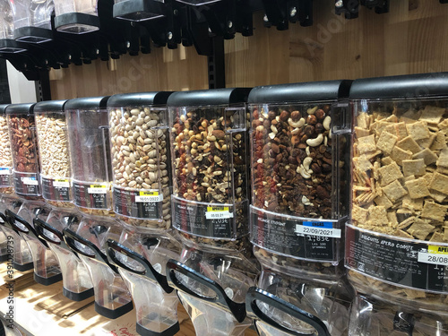 Canvas Print distributeur de graine dans un magasin de vrac