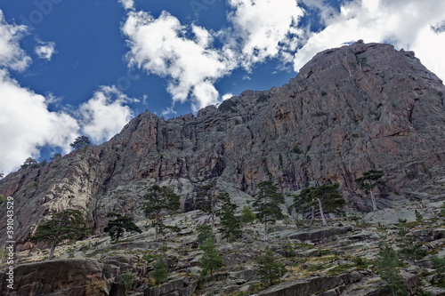 Vallée du cirque de Bonifatu sur les derniers sentiers du GR 20 en Corse