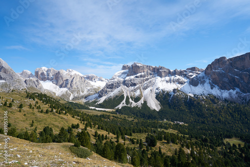 Rocky mountain scenery, Dolomites, Italy © Fizzl
