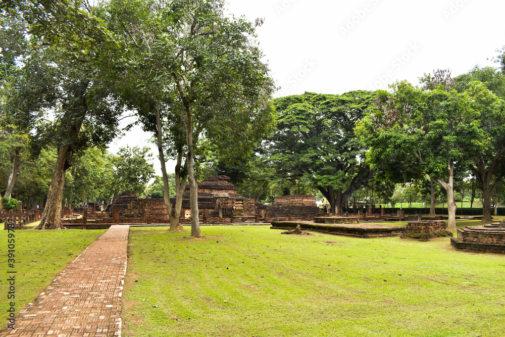 Old pagodas and laterite statues Kamphaeng Phet Historical Park