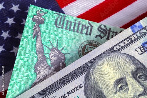 Cuadro en lienzo Hundred Dollar Bill With Tax Refund and Flag