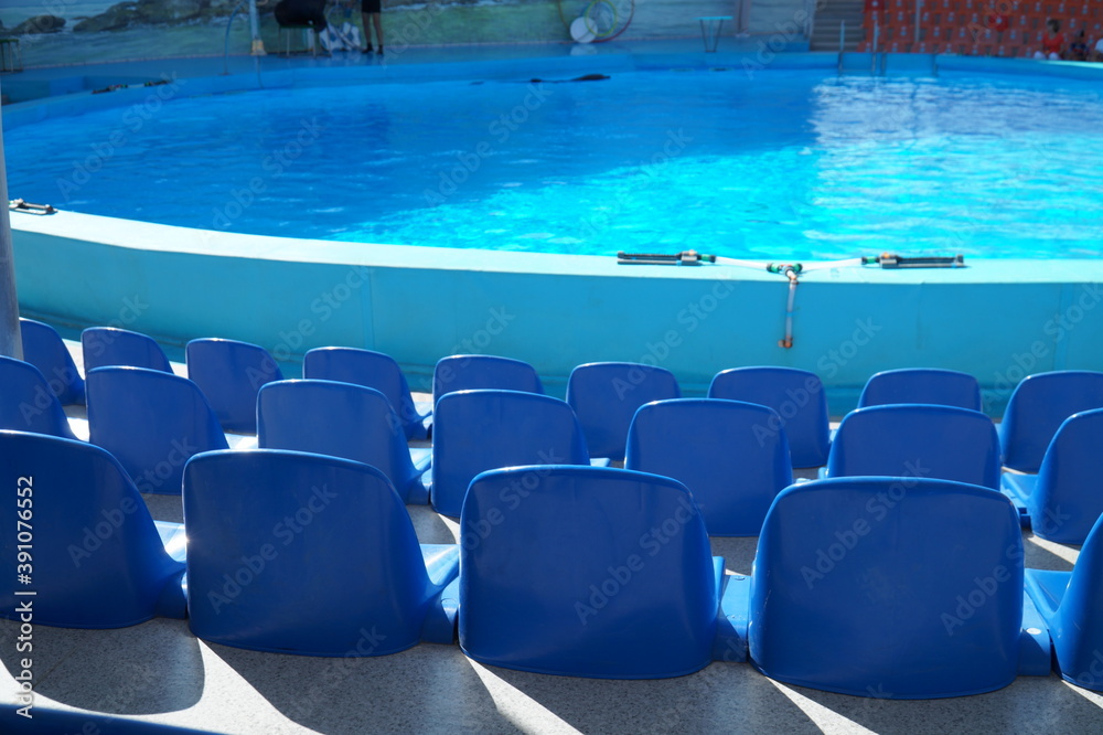Naklejka premium Seats in front of the pool.