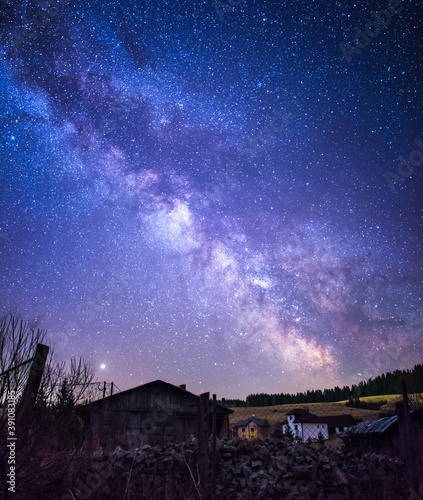 Milky way core over a village in Slovakia © Mrio