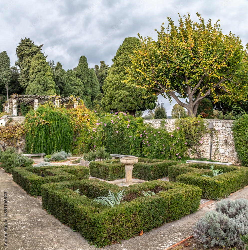 Jardin à la française du monastère de Cimiez à Nice