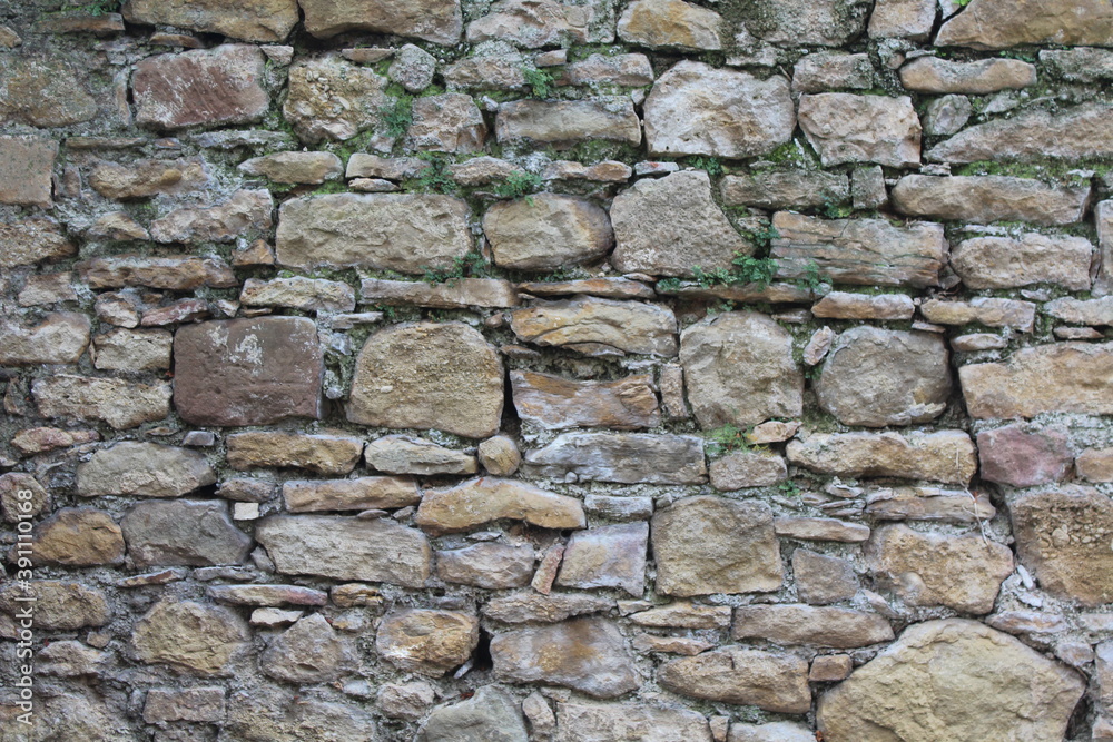 Fototapeta premium Unregelmäßige Natursteinmauer