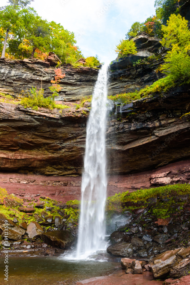Fototapeta premium Kaaterskill upper falls from the middle platform