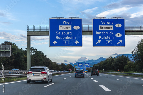 Autobahndreieck Inntal (A8-A93) in Bayern; großes deutsches Eck