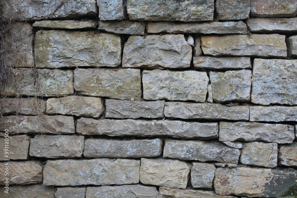 Unregelmäßige Natursteinmauer Unregelmäßige Natursteinmauer